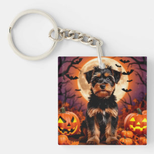Llavero Cachorro Adorable con Fondo de Halloween