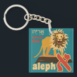 Llavero Cadena de claves alfabetas hebreas<br><div class="desc">Cadena de claves de alfabeto hebreo asequible. Diseño de león para la letra,  Aleph,  impreso en una cadena de clave acrílica cuadrada. Elige entre 22 lindos animales. Buen regalo para los niños abuelitos.</div>