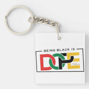 Llavero Camiseta ADOM "Being Black Is Dope" con cuello en 