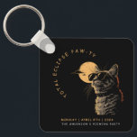 Llavero Cat 2024 Fiesta de visualización de eclipse solar<br><div class="desc">Presentamos nuestra invitación a ver el eclipse solar total de Cat 2024, una manera elegante y exclusiva de celebrar este evento celestial. Esta invitación, adornada con elegantes acentos negros y dorados brillantes, marca la pauta para una reunión sofisticada bajo el espectáculo cósmico del eclipse solar total. Con el año 2024...</div>