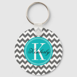 Llavero Chevron gris con el monograma verde azulado