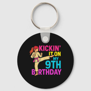 Llavero Chica Karate Taekwondo Pateando Cumpleaños 9 Artes