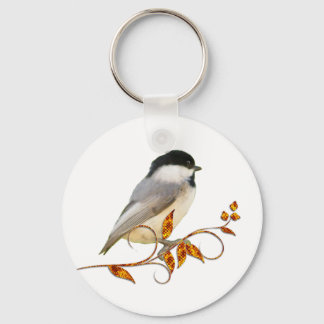 Llavero Chickadee sobre hojas de yeso
