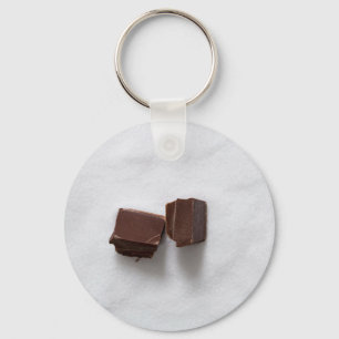 Llavero Chocolate con azúcar como fondo
