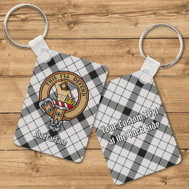 Llavero Clan MacFarlane Escudo sobre el tartán blanco y ne