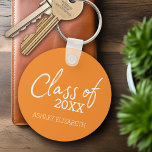Llavero Clase de AÑADIR TU fiesta de graduación anual<br><div class="desc">Un diseño moderno y de moda para cualquier graduado. Añada 2019,  2020 o cualquier año para personalizar este guión elegante y moderno. Esto se puede usar para cualquier graduado - escuela secundaria,  universidad,  escuela de posgrado,  escuela de medicina o incluso escuela de comercio.</div>