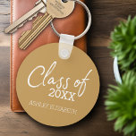Llavero Clase de AÑO AÑO de la fiesta de graduación Gold<br><div class="desc">Una fiesta de graduación que puedes añadir a cualquier año y colegio para hacer un regalo memorable. Esto se puede usar para cualquier graduado o reunión: escuela secundaria,  universidad,  posgrado,  enfermería,  escuela de medicina o incluso escuela de comercio.</div>