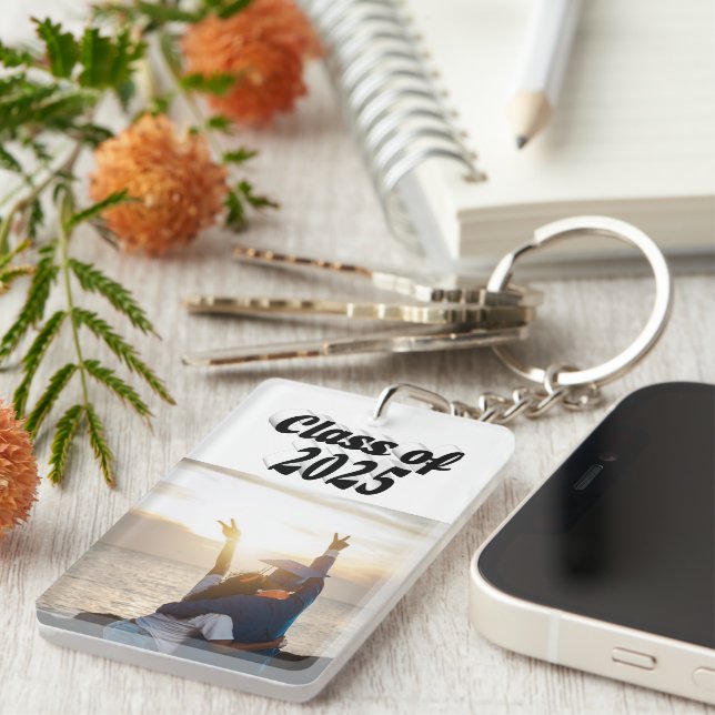 Llavero Clase de la foto de graduación de texto negro de 2 (Frente Derecha)