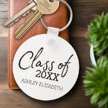 Llavero Clase de Partido de Graduación Anual ADD<br><div class="desc">Añada 2020,  2021 o cualquier año a este diseño caprichoso. Esto se puede usar para cualquier graduado o reunión: escuela secundaria,  universidad,  posgrado,  enfermería,  escuela de medicina o incluso escuela de comercio.</div>