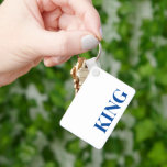 Llavero Cláusula de texto de Rectángulo de aluminio estilo<br><div class="desc">Presentamos nuestra cadena de teclas de texto Rectángulo de aluminio estilo King. Estilo: Las cadenas de teclas Rectangle Metalizado son accesorios pequeños y prácticos diseñados para sujetar y organizar las teclas. Mantenga sus llaves seguras</div>