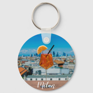Llavero Cóctel Spritz en una mesa con vistas a Milán