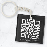 Llavero Código QR | Tu texto negro moderno Minimalista<br><div class="desc">Una sencilla plantilla de cadena de claves de código QR negro personalizado en un estilo minimalista moderno que se puede actualizar fácilmente con tu código QR y texto personalizado,  por ejemplo,  escanearme a...  #QRcode #keychain #business</div>