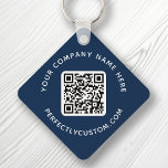 Llavero Código QR y texto personalizado de doble cara azul<br><div class="desc">Cadena de teclas de doble lado con el código QR y el texto personalizado en un fondo de color azul oscuro o personalizado. Cambiar fuentes y colores de fuente,  mover y cambiar el tamaño de los elementos con la herramienta de diseño.</div>