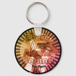 Llavero con nombre personalizado Aliens behind It