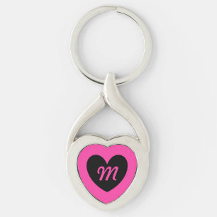 Llavero Corazón negro monograma en rosa fucsia