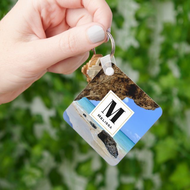 Llavero Costa Tropical de Playa con Monograma de Gran Rock (Mano)