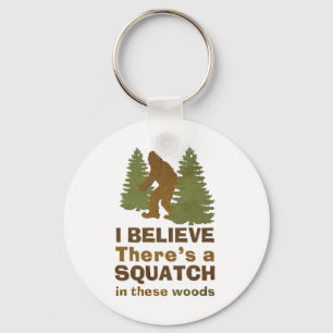 Llavero Creo que hay un SQUATCH en estos bosques