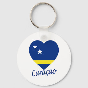 Llavero Curaçao señala el corazón por medio de una band