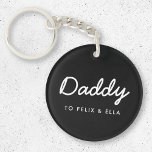 Llavero Daddy | Modern Kids Names Father's Day Black<br><div class="desc">Simple, stylish Daddy custom quote art design in a contemporary handwritten script typography in a modern minimalist style on a black background which can easily be personalized with your kids name or personal message. The perfect gift for your special dad on his birthday, father's day or just because he rocks!...</div>