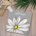 Llavero Daisy de moda con gris y amarillo<br><div class="desc">Una obra de arte zen y caprichosa,  hipster. Puede añadir un nombre,  un monograma u otro texto personalizado. Si necesita mover el dibujo,  haga clic en el botón personalizar para realizar cambios.</div>