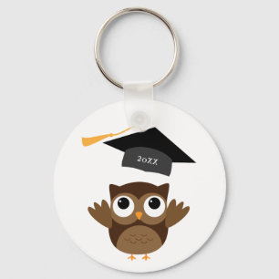 Llavero de cápsula de graduación de lechuza castañ