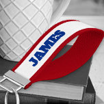 Llavero De Pulsera Añadir su nombre tipografía negrita azul y blanco<br><div class="desc">Cadena de teclas de muñeca personalizada con tu nombre impreso en ambos lados. Este diseño sencillo y minimalista presenta una tipografía audaz en un color mínimo de azul y blanco.</div>