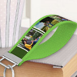 Llavero De Pulsera Crea tu propio Collage de fotos de 6 verde blanco<br><div class="desc">Personalice este llavero de muñeca verde y blanca con su propio collage de fotos para crear su propio regalo útil y único. El diseño incluye tus fotos favoritas sobre un fondo verde y blanco del bosque. La plantilla está preparada para que pueda añadir hasta 6 imágenes diferentes en una tira...</div>