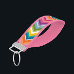 Llavero De Pulsera Enorme patrón de cheurón colorido<br><div class="desc">Un diseño de zag en zig,  atrevido,  en colores dulces y alegres. Este colorido diseño se puede encontrar en muchos estilos fundas populares. Si necesita hacer ajustes al arte,  haga clic en el botón personalizar y haga cambios.</div>