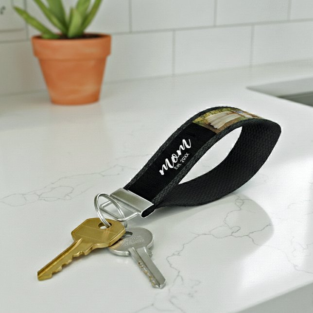 Llavero De Pulsera Mom Established Modern Script 3 Photo (Subido por el creador)