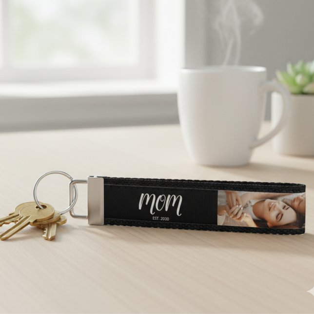 Llavero De Pulsera Mom Established Modern Script 3 Photo Wrist Keycha (Subido por el creador)