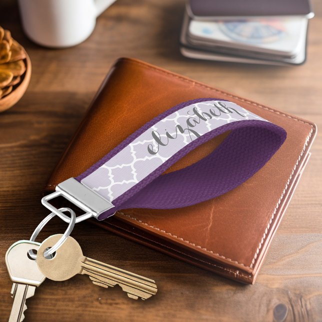 Llavero De Pulsera Nombre personalizado del patrón de quatrefoil gris (Personalized Keychain - Add Monogram or Name)