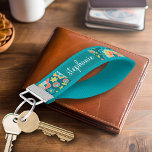 Llavero De Pulsera Nombre personalizado del patrón floral de verano c<br><div class="desc">Azul verde azulado,  Naranja,  Coral y verde cal - Un diseño de flores divertida y gráfica en colores frescos y alegres. Si necesita ajustar la ilustración,  haga clic en el botón personalizar y realice cambios.</div>