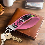 Llavero De Pulsera Patrón floral de moda Monograma rosa caliente y ne<br><div class="desc">Añade tu nombre o monograma a este ilustracion funky con flores y círculos gráficos.</div>