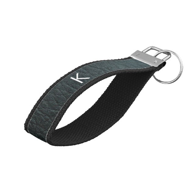 Llavero De Pulsera Textura Monogramada Faux Black Leather (Angulado hacia arriba)