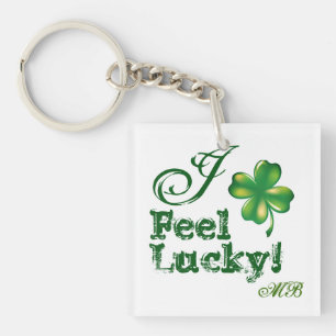 Llavero Día de San Patricio Monograma Me Siento Afortunado