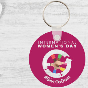 Llavero Día Internacional de la Mujer 2026 Dar para Ganar