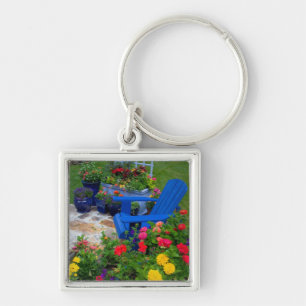 Llavero diseño de jardín en contenedor con silla azul en n