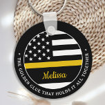 Llavero Dispatcher de Glueta dorada delgada 911<br><div class="desc">La Glueta De Oro Que Lo Mantiene Todo Juntos. Keychain de línea de oro delgada personalizada para 911 despachadores y policías. Personalice esta cadena de claves de dispatcher con el nombre. Este regalo personalizado de distribuidor es perfecto para la apreciación de los despachadores de policía, 911 regalos de agradecimiento de...</div>