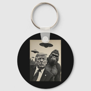 Llavero Divertida Selfie De Trump Con Bigfoot Y OVNIS Alie
