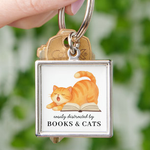 Llavero Divertido Fácilmente Distraído Por Libros & Gatos