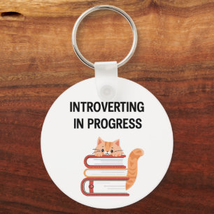 Llavero Divertido "Introvertido en Progreso" con Gato