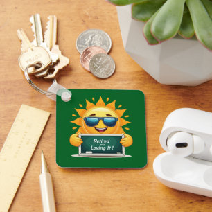 Llavero Divertido "¡Jubilado y Me Encanta!" Feliz Sol Dibu