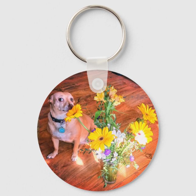 Llavero ¡Doggie oliendo las flores! (Anverso)