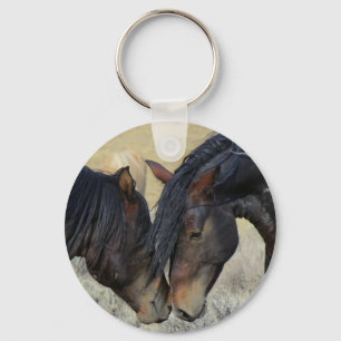 Llavero Dos caballos salvajes marrones desconcertando