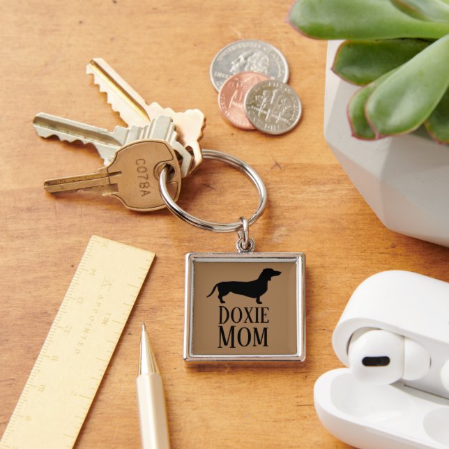 Llavero Doxie Mom Keychain (Escritorio )