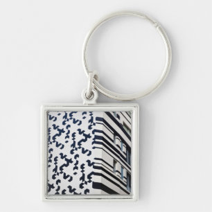 Llavero Edificio moderno en blanco y negro en Hong Kong