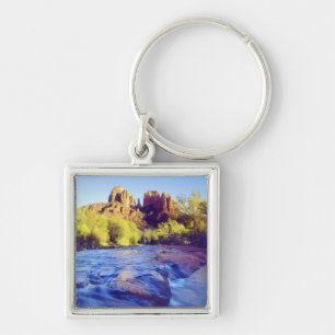Llavero EE. UU., Arizona, Sedona. Cathedral Rock reflejand