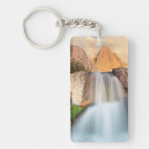 Llavero EE. UU., California, Bosque Nacional Inyo. Cascada