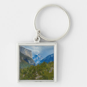 Llavero EE. UU., California. Vista de Half Dome en Yosemit