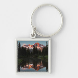 Llavero EE. UU., Estado de Washington. Reflejado Mt. Raini